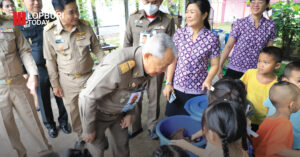 องคมนตรี ลงพื้นที่ตรวจเยี่ยมโรงเรียนในโครงการกองทุนการศึกษา