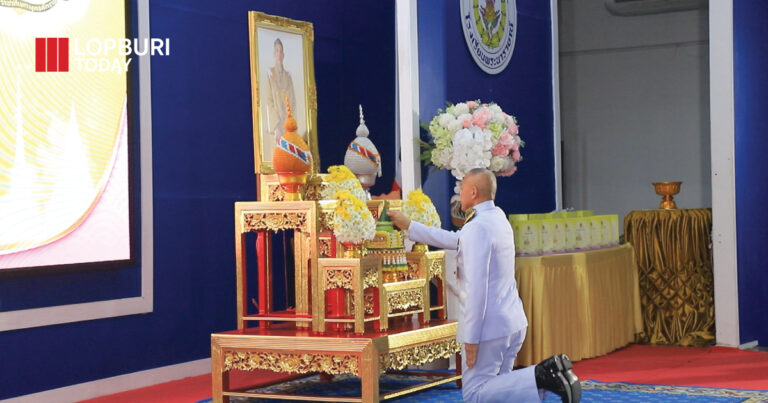 ผู้แทนพระองค์เชิญหนังสือ ธรรมนาวา “วัง” สู่วัยรุ่น วัยเรียน  ณ โรงเรียนพระนารายณ์