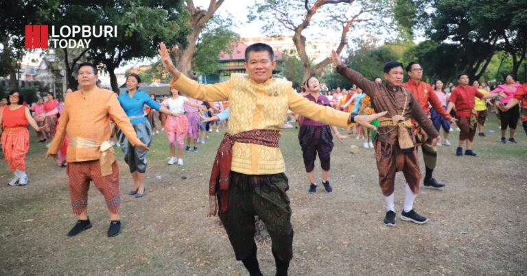 หนึ่งเดียวในโลก!!! แต่งไทยสายย่อ เต้นแอโรบิค เชิญชวนเที่ยวงานแผ่นดิน