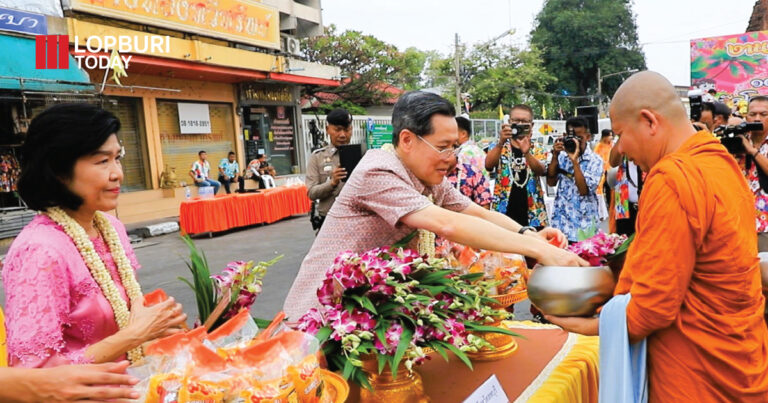 พิธีทำบุญตักบาตรข้าวสารอาหารแห้ง เนื่องในวันสงกรานต์ หรือวันขึ้นปีใหม่ไทย 2568