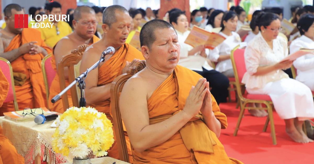 คณะสงฆ์จังหวัดลพบุรีประกอบพิธีเจริญพระพุทธมนต์เฉลิมพระเกียรติฯ
