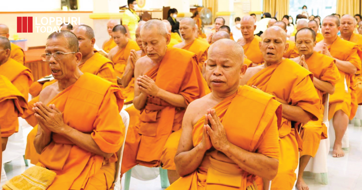 เสียงสวดดังก้องลพบุรี! คณะสงฆ์-ชาวบ้านหมี่ร่วมถวายพระพรชัยมงคลแด่ในหลวง