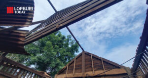 ลมแรงถล่มท่าวุ้ง! บ้านเสียหาย 5 หลัง จนท.เร่งช่วยเหลือผู้ประสบวาตภัย