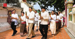 ศรัทธาทะลัก! พุทธศาสนิกชนแห่ห่มผ้าเจดีย์วัดเชียงงา ร่วมเวียนเทียนทั่วลพบุรี