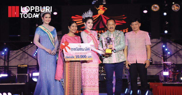 สาวงามบ้านหมี่ 2568 คว้ามงสุดปัง! “เฟิน” จากเทศบาลเมืองบ้านหมี่ คว้าชัยกลางงานแข่งเรือยาวสุดคึกคัก