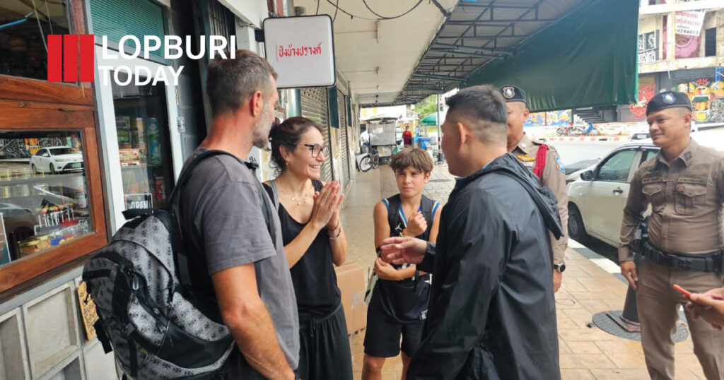 ตำรวจท่องเที่ยวลพบุรีช่วยเหลือนักท่องเที่ยวหญิงชาวสเปน หลังวูบเพราะอากาศร้อนที่ปรางค์สามยอด