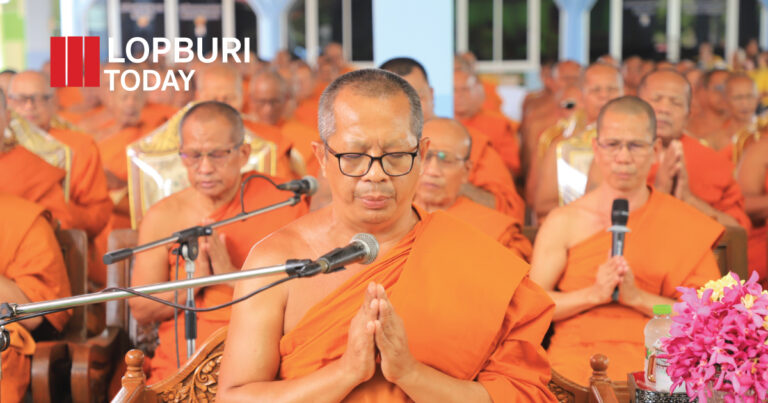 คณะสงฆ์ลพบุรีร่วมจังหวัด จัดพิธีเจริญพระพุทธมนต์ถวายพระราชกุศลแด่ในหลวงและพระบรมวงศานุวงศ์ ณ วัดโคกหม้อ