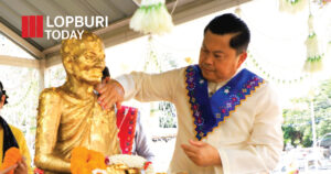 พุทธศาสนิกชนชาวไทยรามัญบางขันหมาก สืบสาน “งานประเพณีไทยรามัญเมืองละโว้ ปิดทองชักพระรูปเหมือนหลวงปู่ทอ–กรัก สุวรรณะสาโร” อนุรักษ์วัฒนธรรมยาวนานคู่ลพบุรี