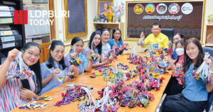 ผีเสื้อผ้าไทยลพบุรี โบยบินสู่สวนลุมฯ กลุ่มสตรี 11 อำเภอร่วมใจประดิษฐ์ 1,500 ตัว สนับสนุนงานกาชาดสมาคมแม่บ้านมหาดไทย