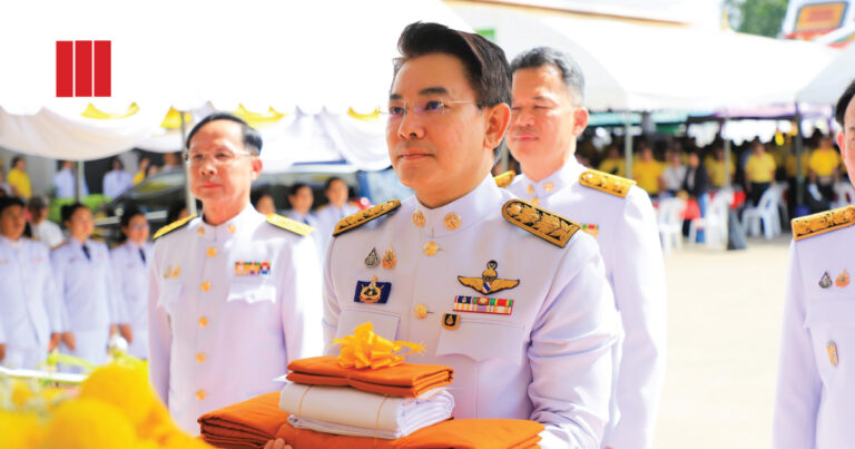 พระบาทสมเด็จพระเจ้าอยู่หัว พระราชทานผ้าพระกฐินแก่กรมการขนส่งทางบก นำถวาย ณ วัดมณีชลขัณฑ์ พระอารามหลวง จังหวัดลพบุรี