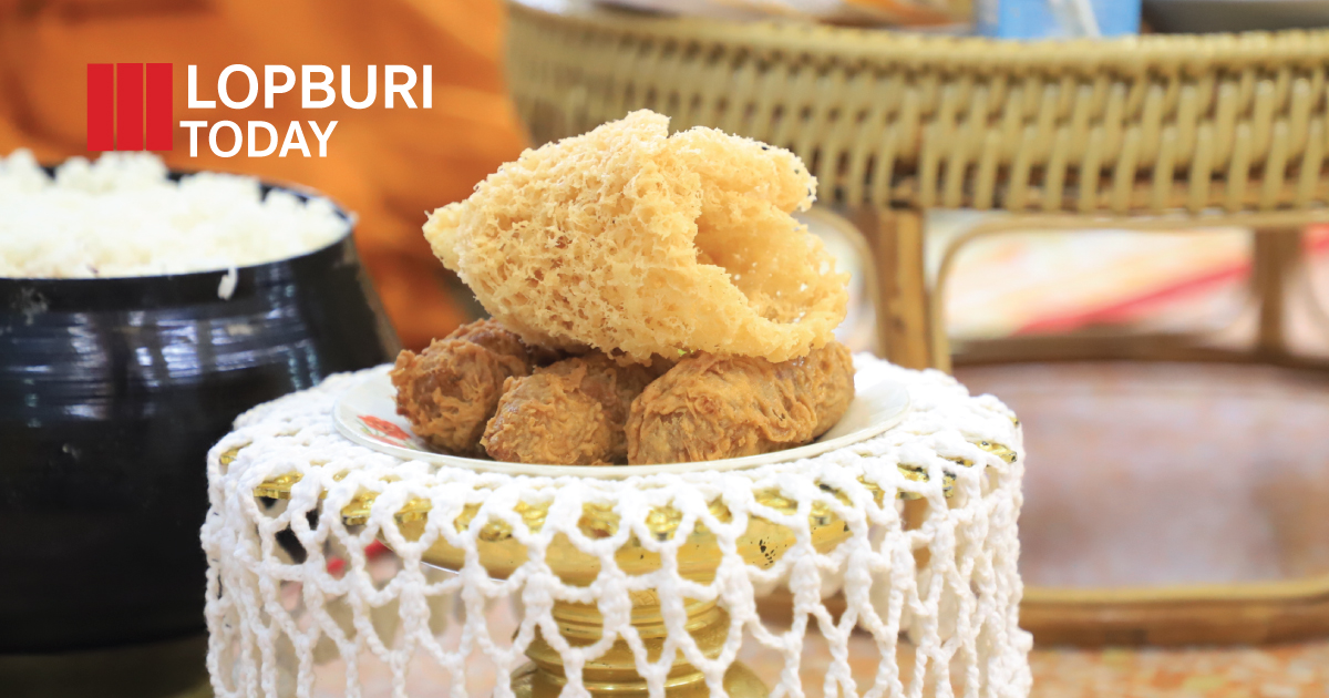 ลาวเวียงบ้านป่าตาลสืบสาน “บุญผ้าป่าข้าวเม่าทอด” คู่ประเพณีลอยกระทงกว่า 100 ปี แห่งศรัทธาและสายใยชุมชน