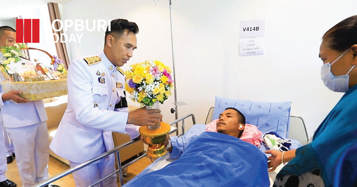 พระบาทสมเด็จพระเจ้าอยู่หัว พระราชทานแจกันดอกไม้และกระเช้าสิ่งของแก่ทหารบาดเจ็บจากเหตุชายแดนไทย–กัมพูชา 7 นาย สร้างขวัญกำลังใจทหารกล้า