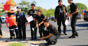 จังหวัดลพบุรีเปิดโครงการรณรงค์ขับขี่ปลอดภัยปีใหม่ 2569 ผนึกกำลังผู้ถูกคุมประพฤติทาสีขอบทาง เพิ่มความปลอดภัยบนท้องถนน