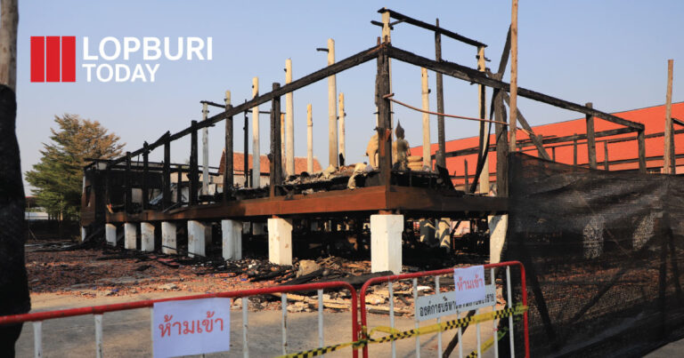 จังหวัดลพบุรี–คณะสงฆ์ มอบปัจจัย 1 แสนบาท ช่วยวัดตะโก หลังศาลาการเปรียญไม้สักถูกเพลิงไหม้ เตรียมออกแบบสร้างหลังใหม่