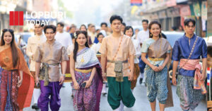 ชาวลพบุรีกว่า 3,000 คน พร้อมใจแต่งไทยทั้งเมือง เดินรณรงค์เทิดพระเกียรติ ก่อนเปิดฉากงาน “แผ่นดินสมเด็จพระนารายณ์มหาราช” ครั้งที่ 38