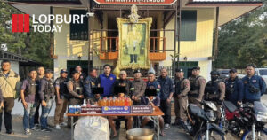 สภ.เพนียด บูรณาการฝ่ายปกครองอำเภอโคกสำโรง จับกุมผู้ต้องหา 2 ราย ลักลอบจำหน่ายน้ำกระท่อมปรุงแต่ง และครอบครองเคตามีน