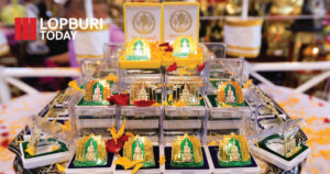 จังหวัดลพบุรีจัดพิธีพุทธาภิเษกเข็มกลัดที่ระลึก “สมเด็จพระนารายณ์มหาราช รุ่นนั่งบัลลังก์” ครบรอบ 370 ปี แห่งการครองราชย์ เสริมสิริมงคลผู้ร่วมงานแผ่นดินสมเด็จพระนารายณ์มหาราช