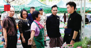 ผู้ว่าราชการจังหวัดลพบุรี ลงพื้นที่เยี่ยมชมตลาดเกษตรกร (Farmer Market) ส่งเสริมสินค้าเกษตรปลอดภัย กระตุ้นเศรษฐกิจฐานราก สร้างรายได้ให้ชุมชน