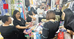 ลพบุรีคึกคักรับเทศกาล! ชาวเมือง–ข้าราชการแห่เลือกชุดไทย พร้อมใจแต่งทั้งเมือง ร่วมงานแผ่นดินสมเด็จพระนารายณ์มหาราช ครั้งที่ 38