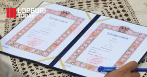 รักนิรันดร์ ณ วังนารายณ์! ลพบุรีจัด “แต่งชุดไทยจดทะเบียนสมรสวันแห่งความรัก” 15 คู่ร่วมจดทะเบียนในพระราชวังเก่า สุดหวานชื่น