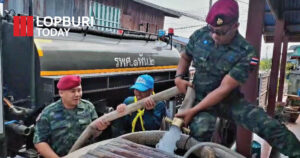 ค่ายวชิราลงกรณ์ ระดมรถบรรทุกน้ำช่วยภัยแล้งลพบุรี ต่อเนื่องสัปดาห์ที่ 2 ตามโครงการ “ราษฎร์ รัฐ ร่วมใจช่วยภัยแล้ง”