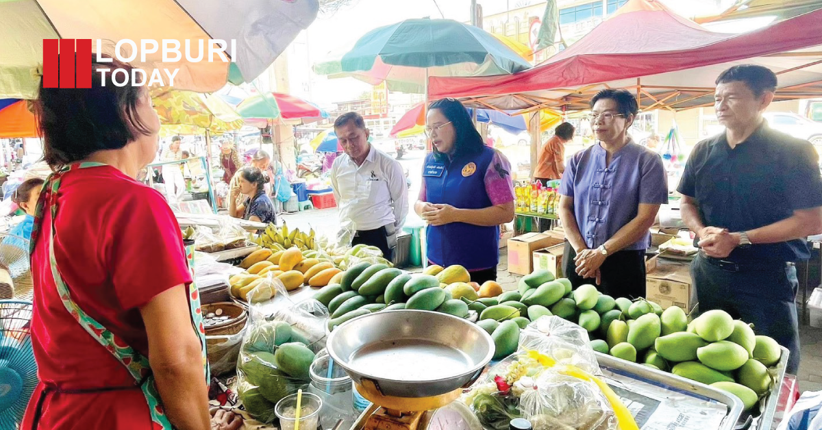 นายอำเภอหนองม่วงลงพื้นที่ตลาดสดลพบุรี ติดตามราคาสินค้าหลังน้ำมันพุ่ง เน้นขายเป็นธรรมดูแลค่าครองชีพ