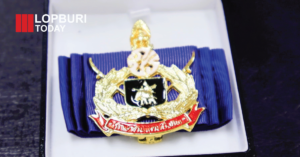 ผู้ว่าฯ ลพบุรี มอบเครื่องหมาย “รักษาดินแดนยิ่งชีพ” เชิดชู 2 นาย อส. ผู้ทำคุณประโยชน์ต่อชาติ