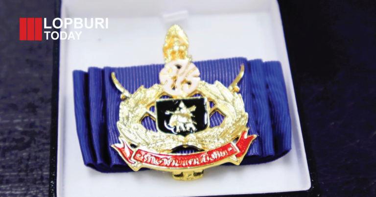 ผู้ว่าฯ ลพบุรี มอบเครื่องหมาย “รักษาดินแดนยิ่งชีพ” เชิดชู 2 นาย อส. ผู้ทำคุณประโยชน์ต่อชาติ