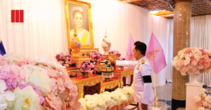 ผู้ว่าฯ ลพบุรี นำพสกนิกรร่วมทำบุญตักบาตร-เจริญพระพุทธมนต์ และฟังธรรมพระราชทาน ถวายพระพรชัยมงคล สมเด็จพระนางเจ้าฯ พระบรมราชินี